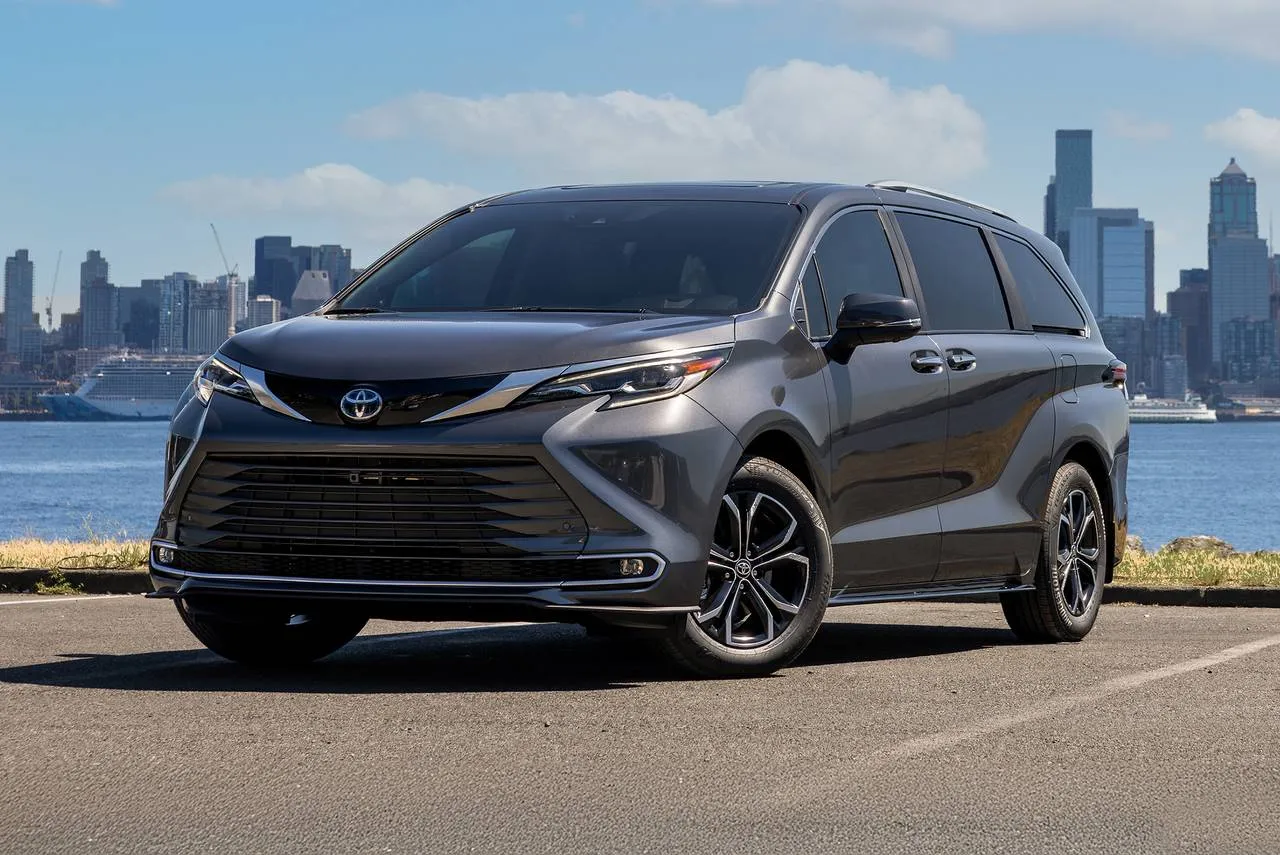 Toyota Sienna XSE AWD (Fourth Generation)