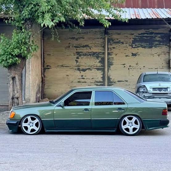 Mercedes-Benz W124 300D (1984–1993)