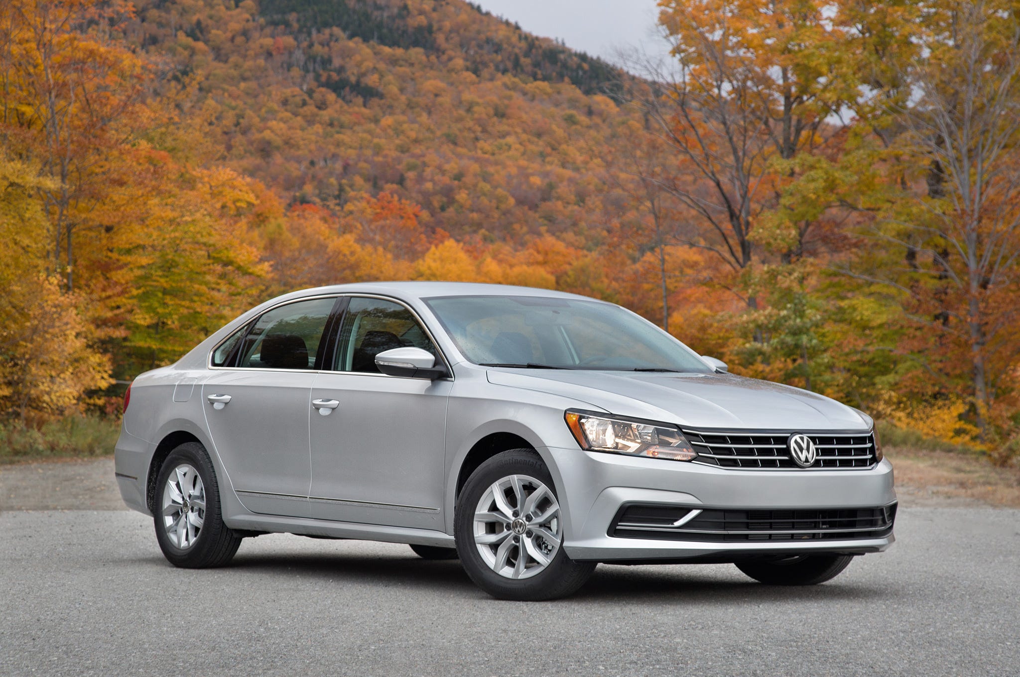 2017 Volkswagen Passat 2.0T SEL Premium