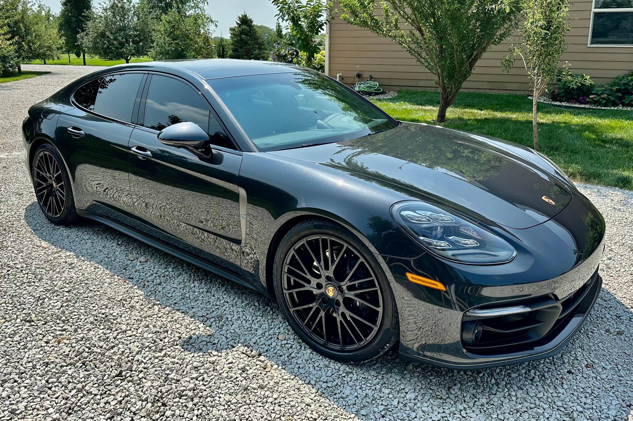 2023 Porsche Panamera 4