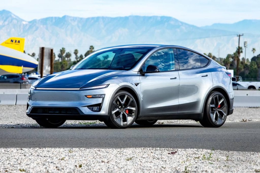 2026 tesla model y performance 01 f34