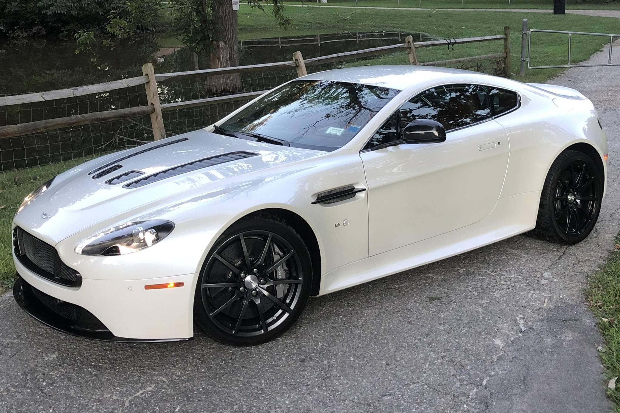 Aston Martin V12 Vantage S Manual