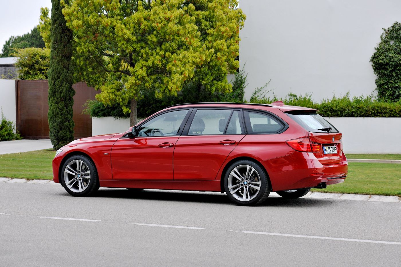 BMW 3 Series Sports Wagon featured
