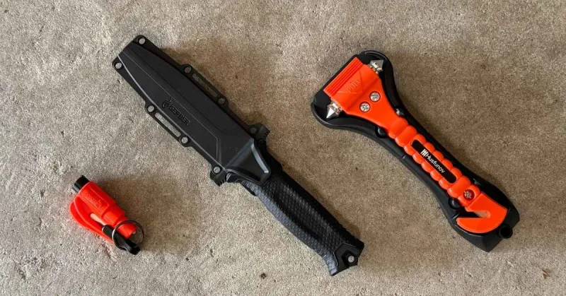 Emergency Escape Tool (Seatbelt Cutter and Window Breaker) Emergency Escape Tool (Seatbelt Cutter and Window Breaker)