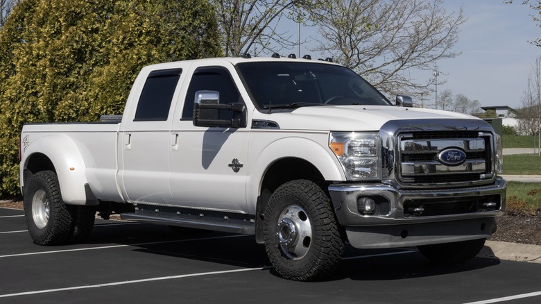 Ford F 350 Super Duty with the 6.7L Power Stroke (2011–Present) Ford F 350 Super Duty with the 6.7L Power Stroke (2011–Present)