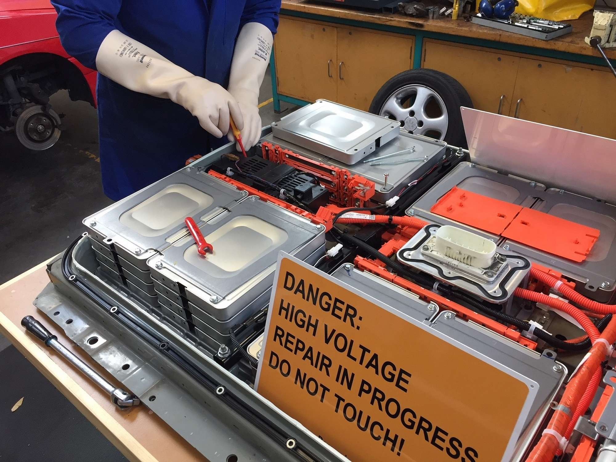 Hybrid and Electric Drive Batteries