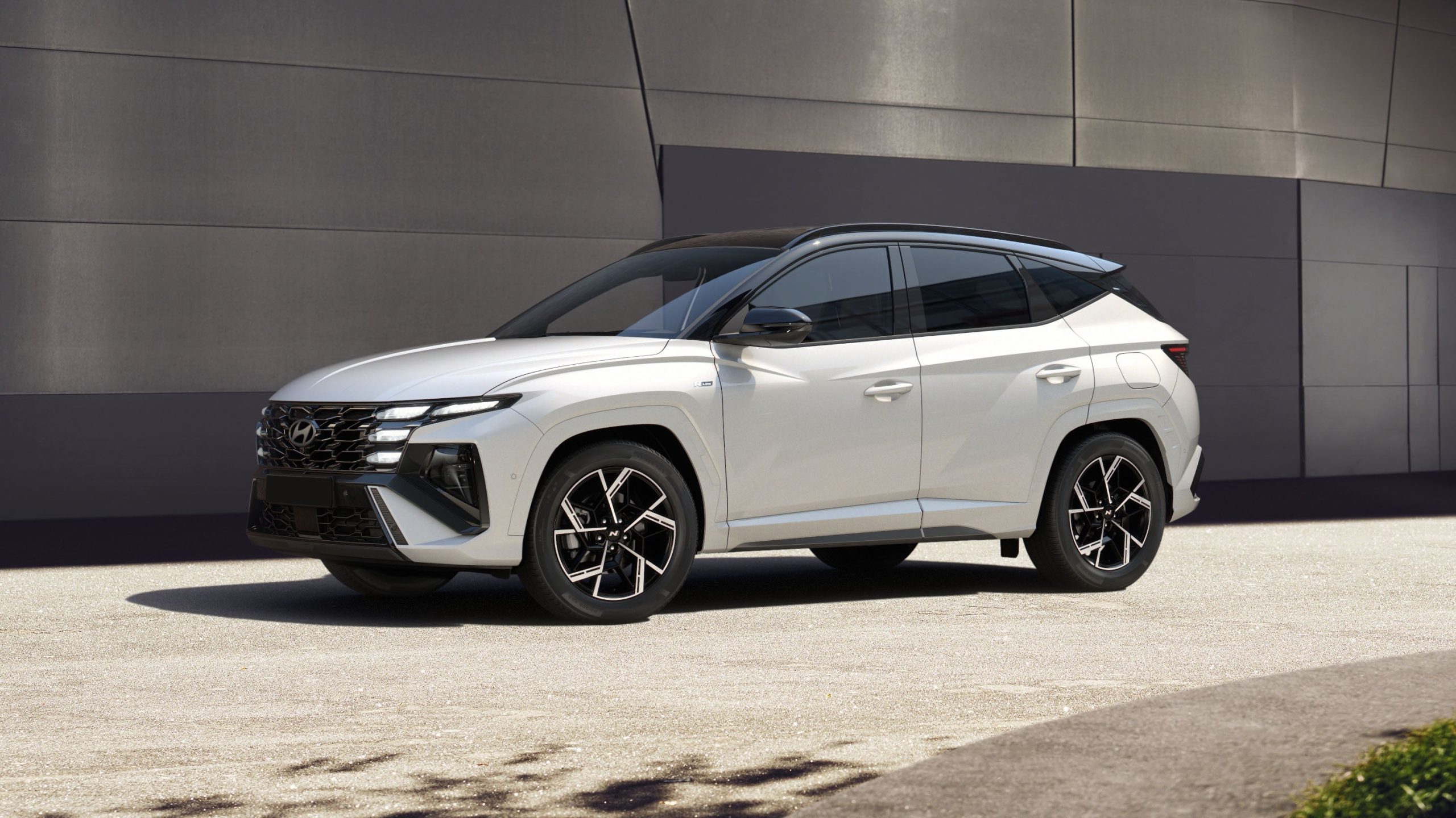 Hyundai Tucson (2024) — Stylish Interior, Fragile Carpet Hyundai Tucson (2024) — Stylish Interior, Fragile Carpet