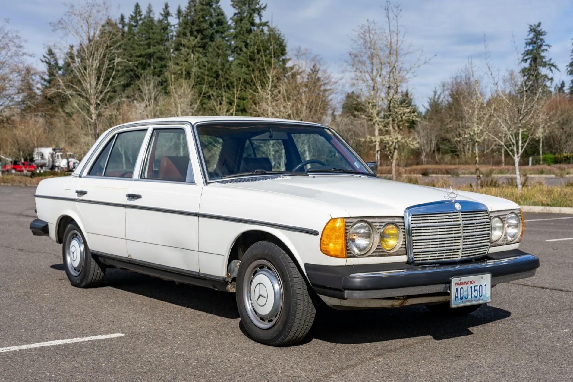 Mercedes Benz W123 240D Diesel Sedan