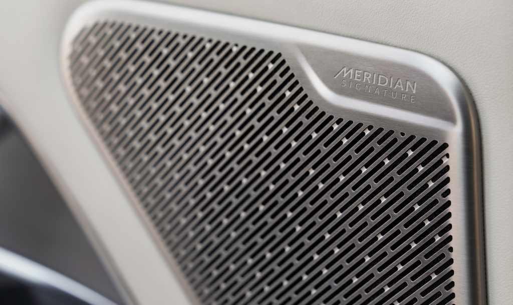 Meridian Trifield, Land Rover Range Rover