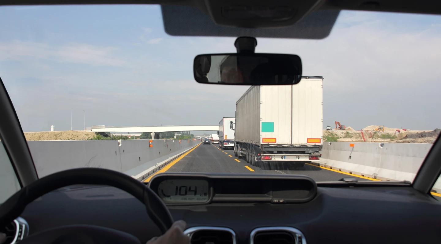 Safety distance behind semi trucks