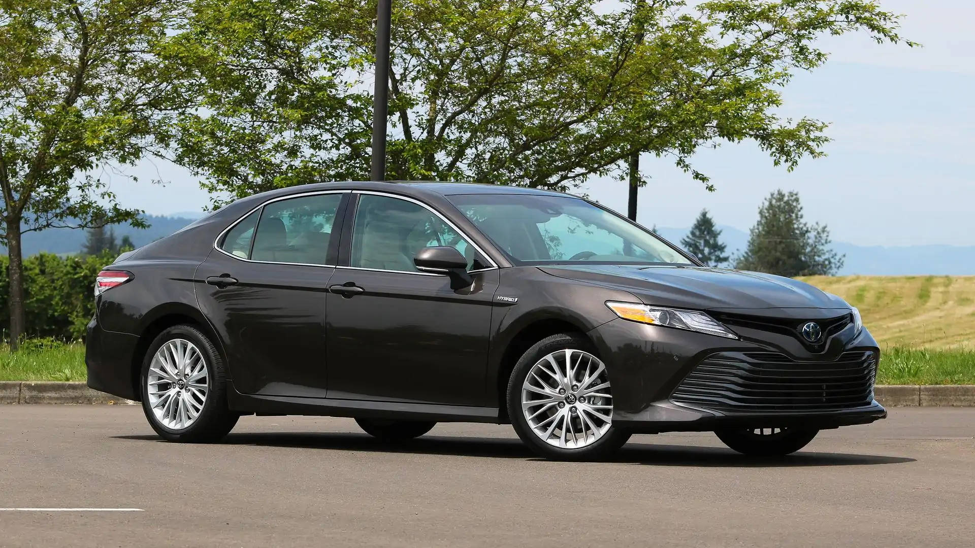 Toyota Camry Hybrid (2018–2024)