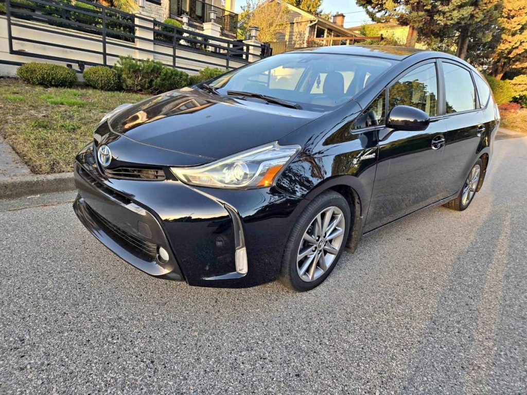 Toyota Prius v