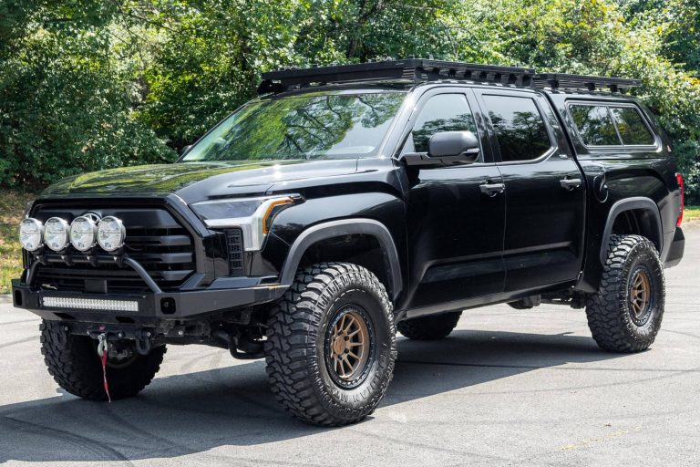 Toyota Tundra CrewMax Short Bed SR5 4WD