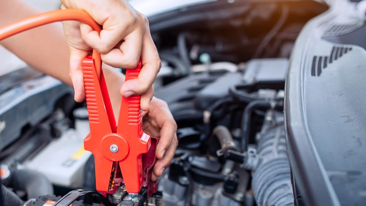 Using jumper cables to start a car with a dead battery