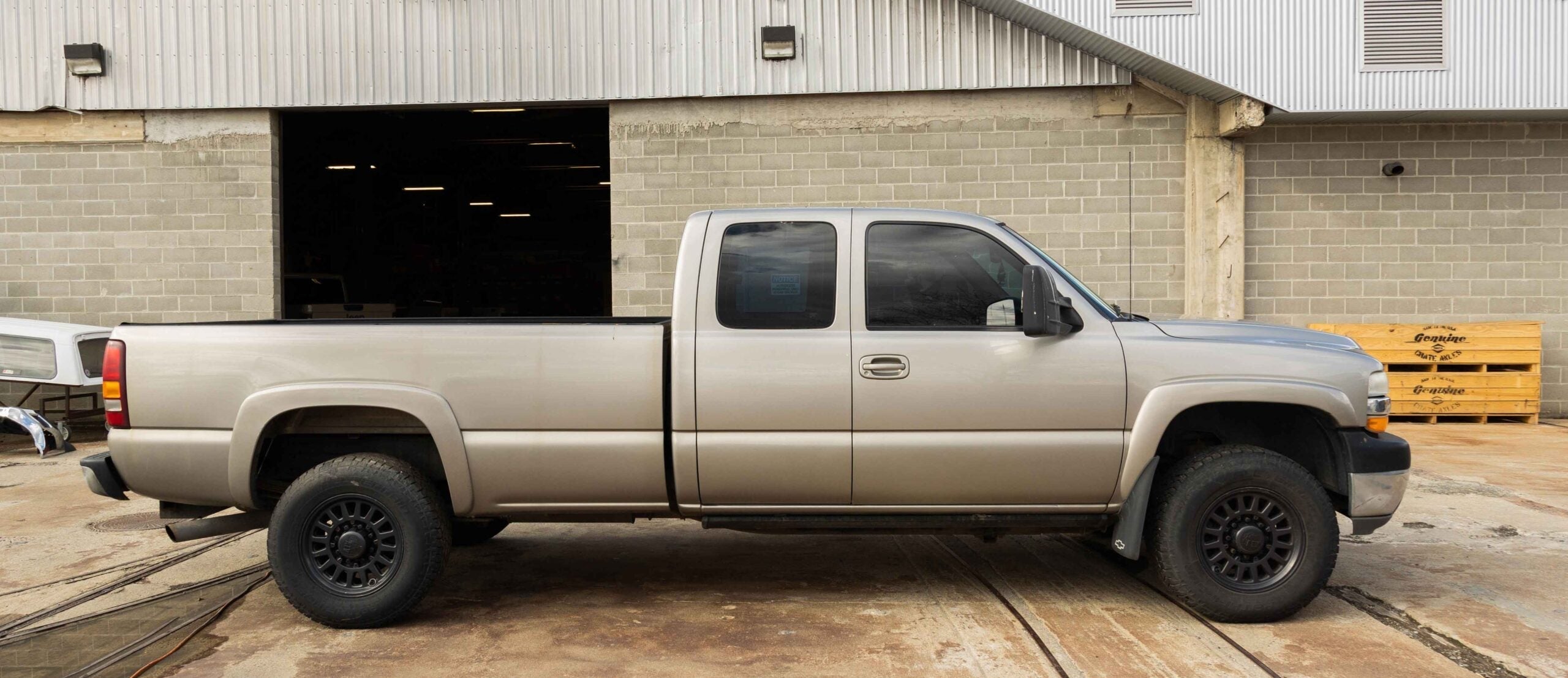 Chevrolet Silverado 2500HD with the Duramax LB7 (2001–2004) Chevrolet Silverado 2500HD with the Duramax LB7 (2001–2004)