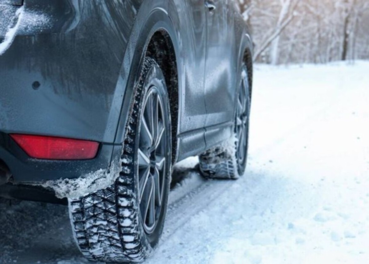  Shorter Braking Distances on Ice and Snow