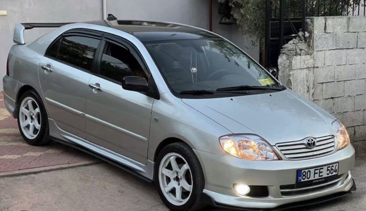  Toyota Corolla (E120)