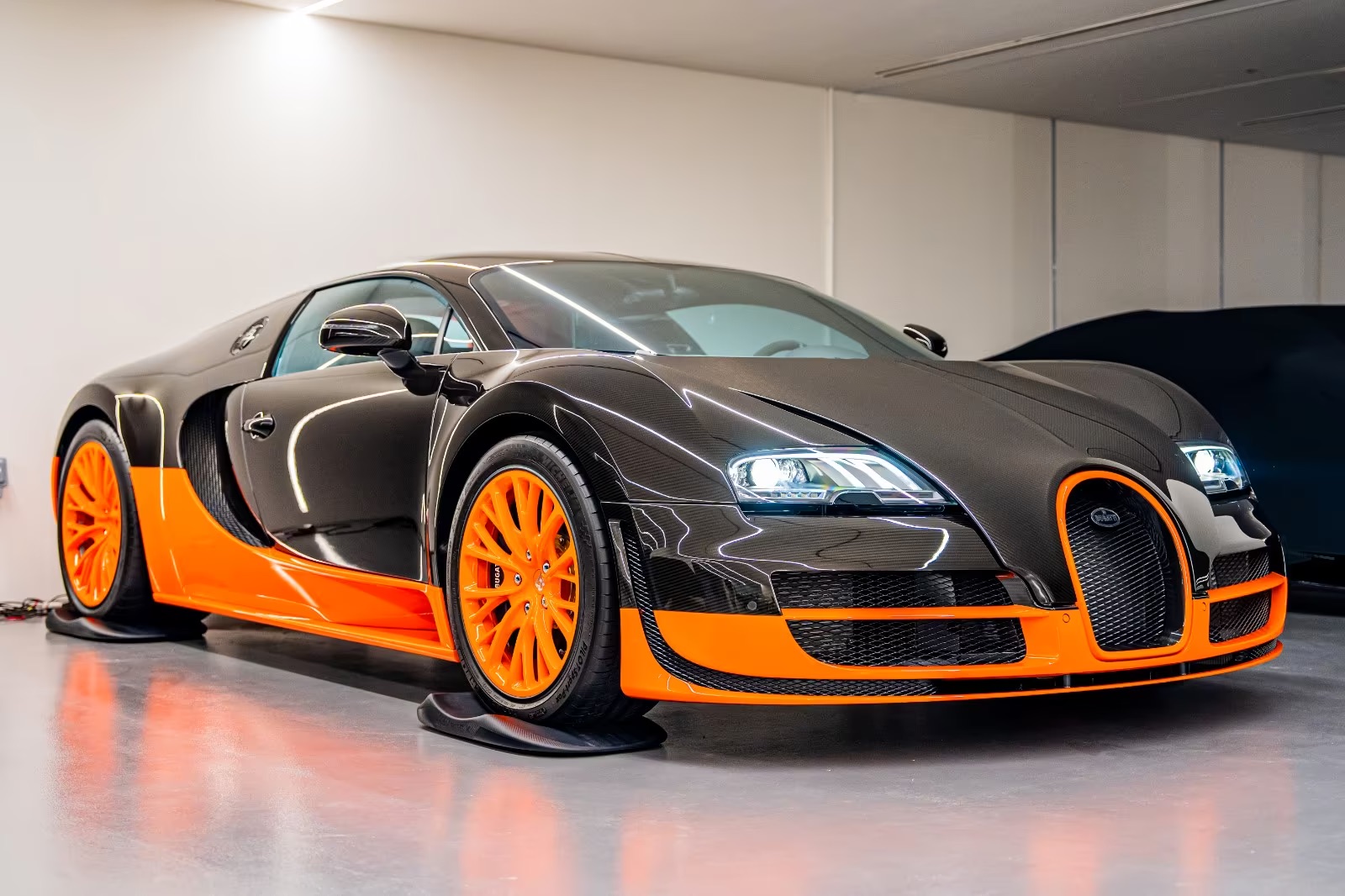 2010 Bugatti Veyron 16.4 Super Sport World Record Edition 2010 Bugatti Veyron 16.4 Super Sport World Record Edition
