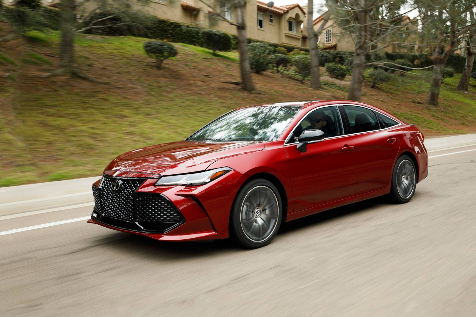 2019 Toyota Avalon XSE Hybrid FWD