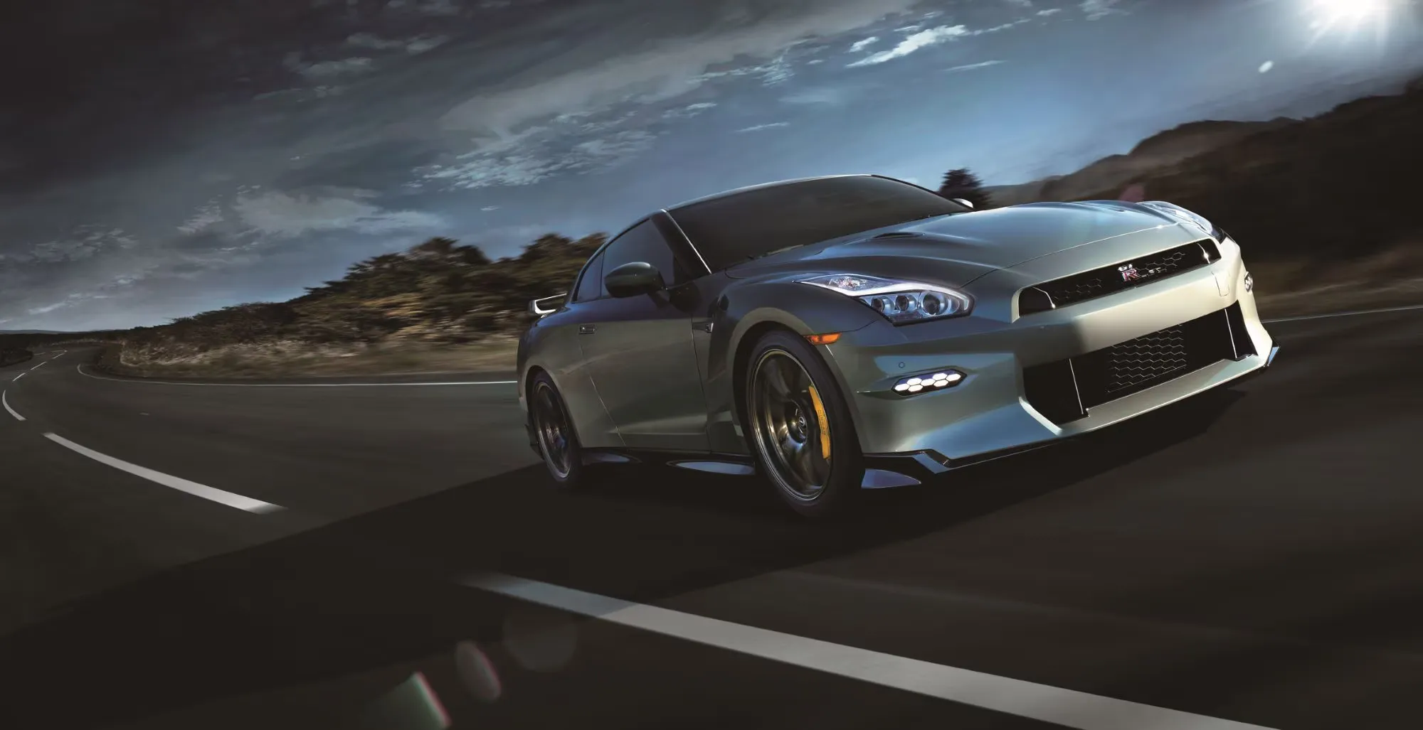 2025 Nissan GT R Premium AWD