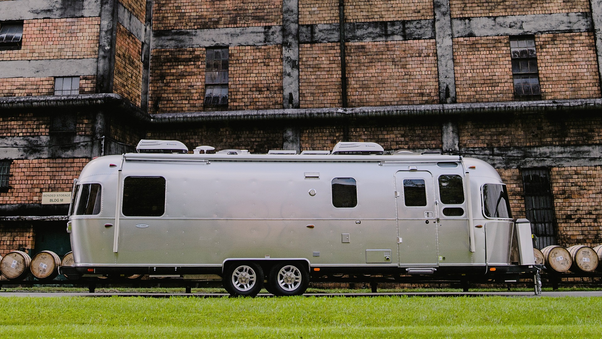 Airstream Classic 33'