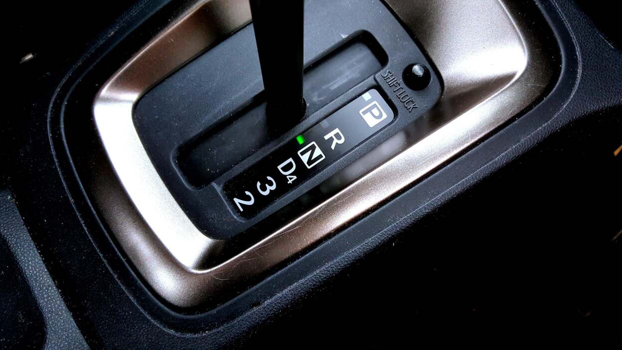 Automatic transmission gear shifter