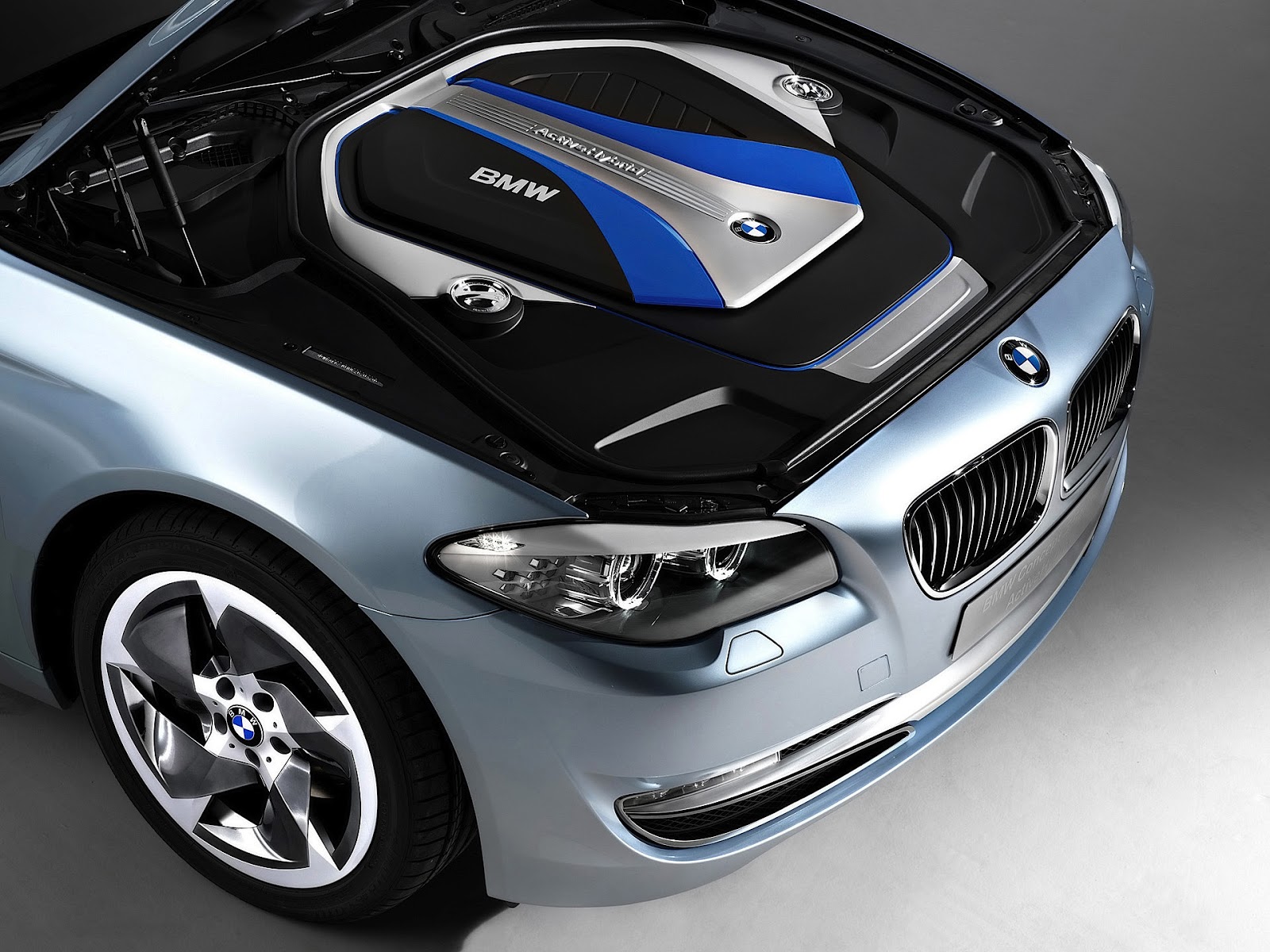 BMW 5 Series 528i (F10) Engine Bays