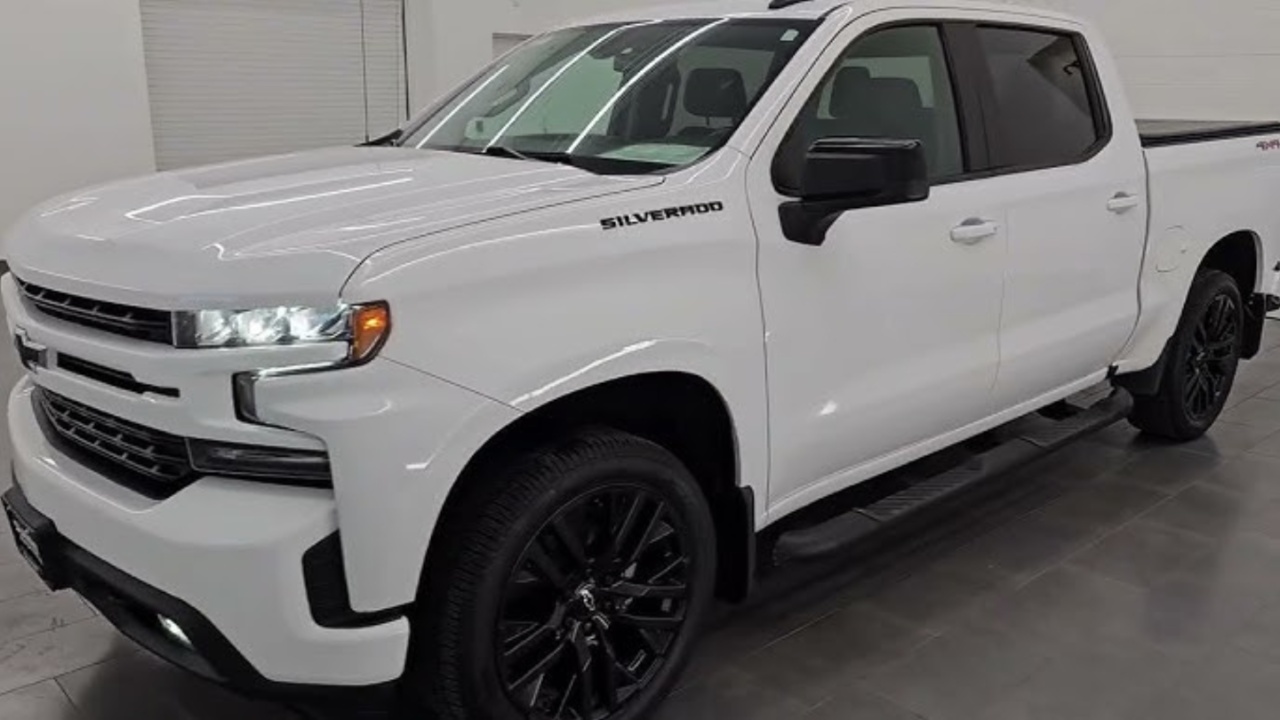 Chevrolet Silverado (Summit White)