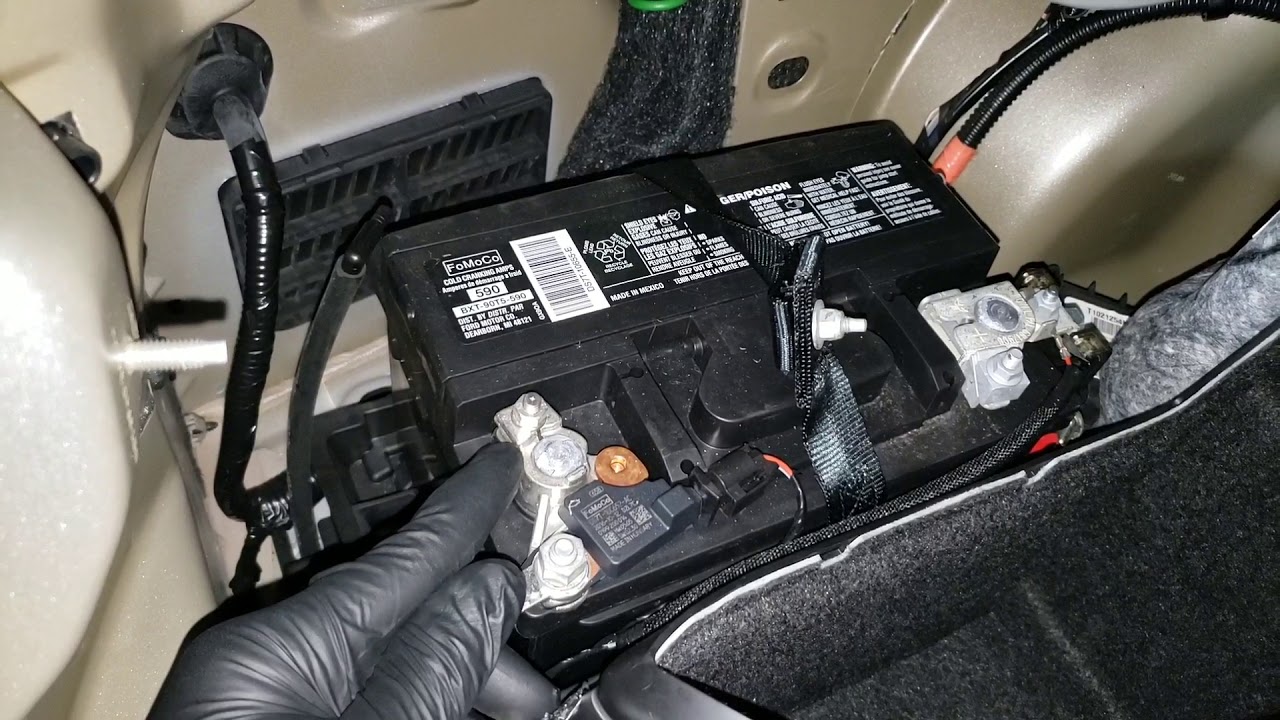 Ford Fusion Hybrid 2019 small battery