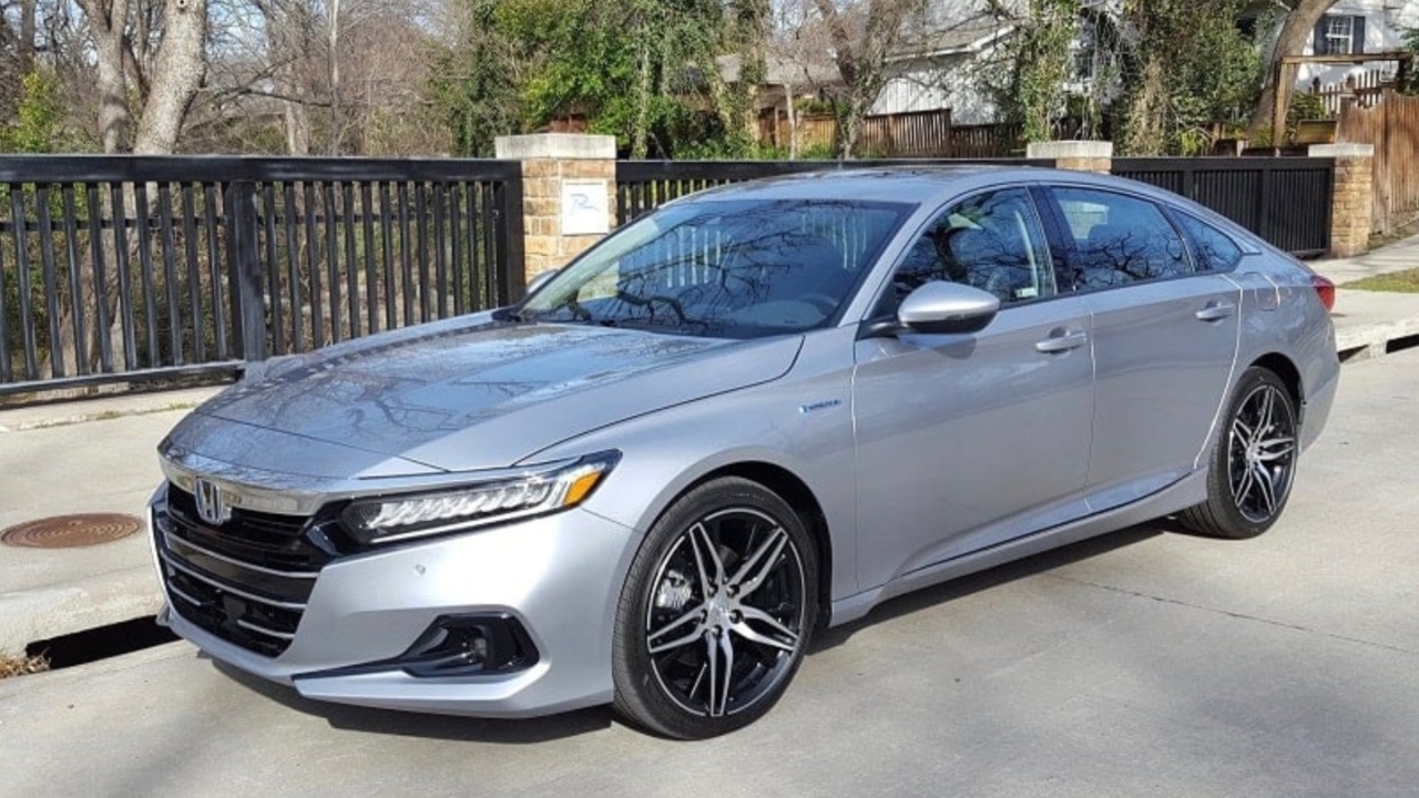 Honda Accord (Lunar Silver Metallic)