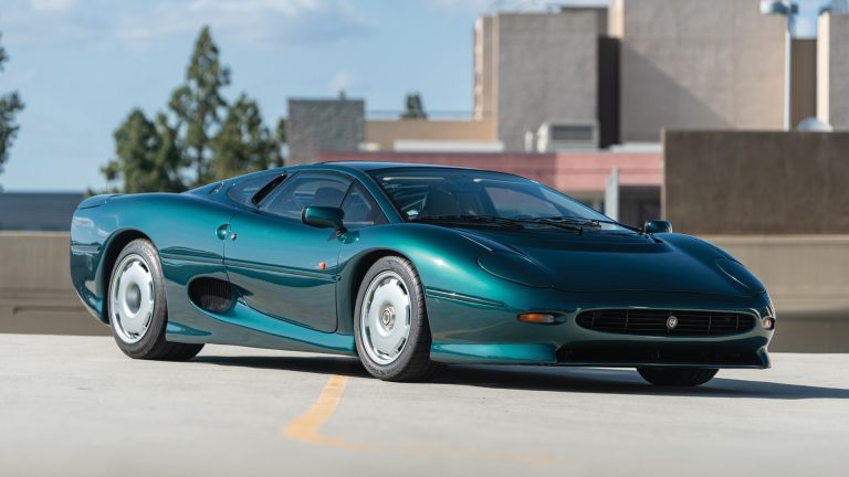Jaguar XJ220