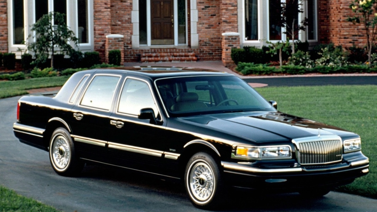 Lincoln Town Car (Late 1990s–2000s)