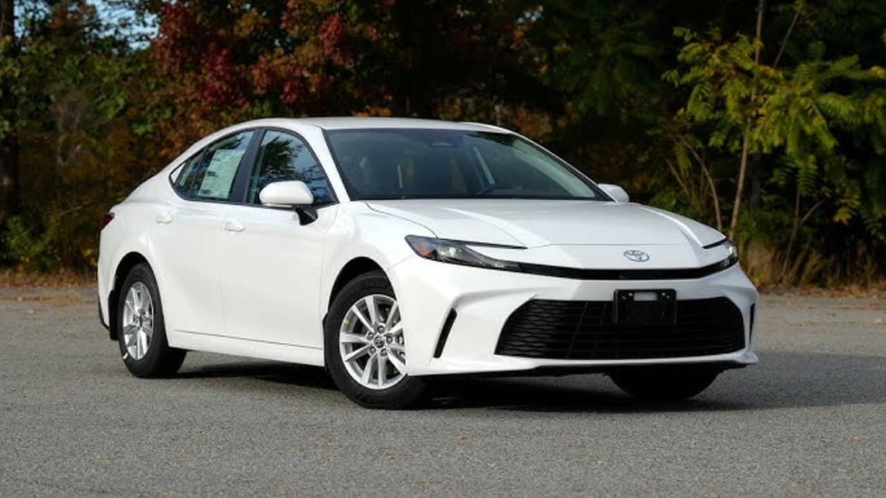 Toyota Camry LE (3) Toyota Camry LE