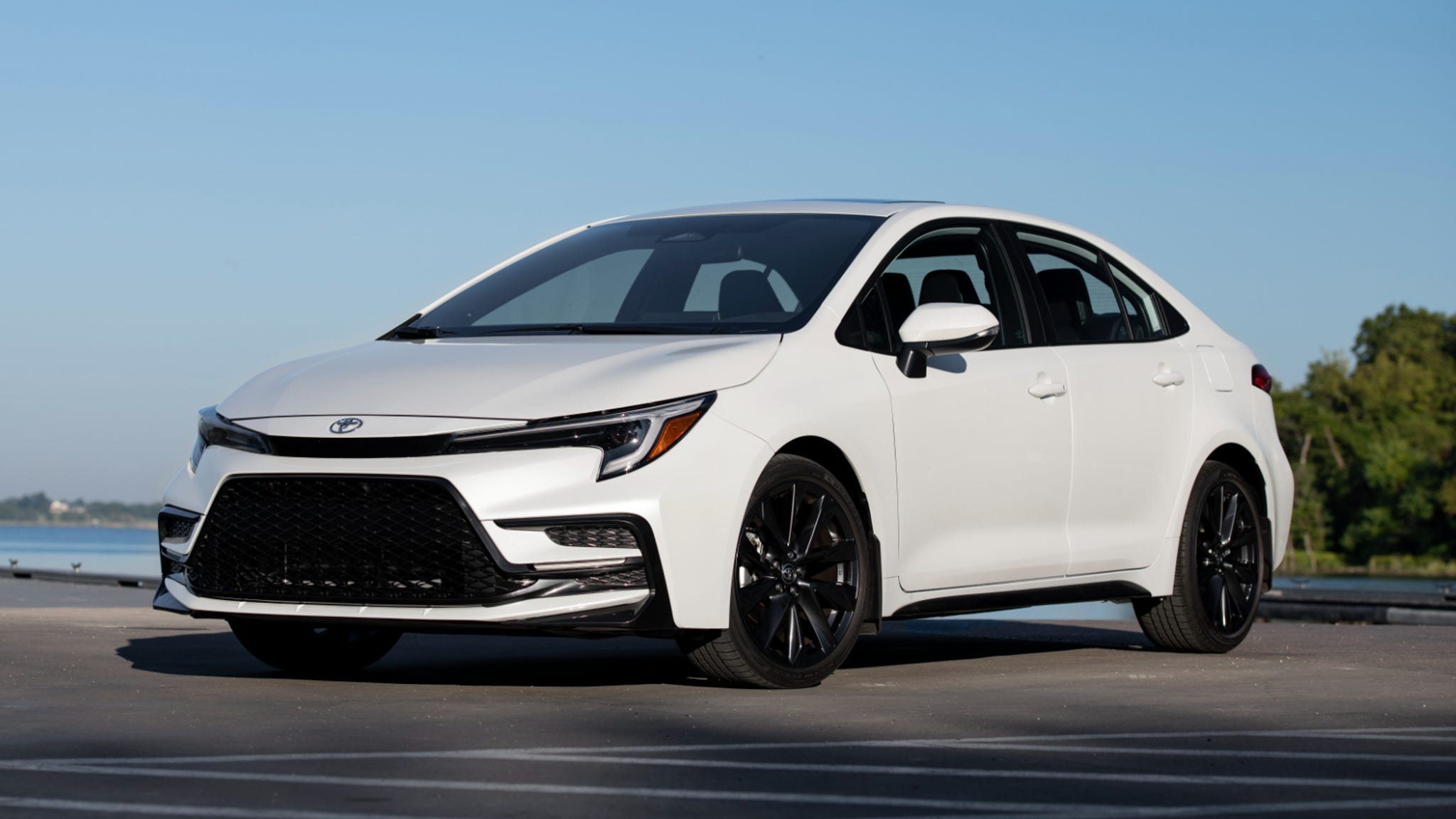 Toyota Corolla Hybrid LE FWD