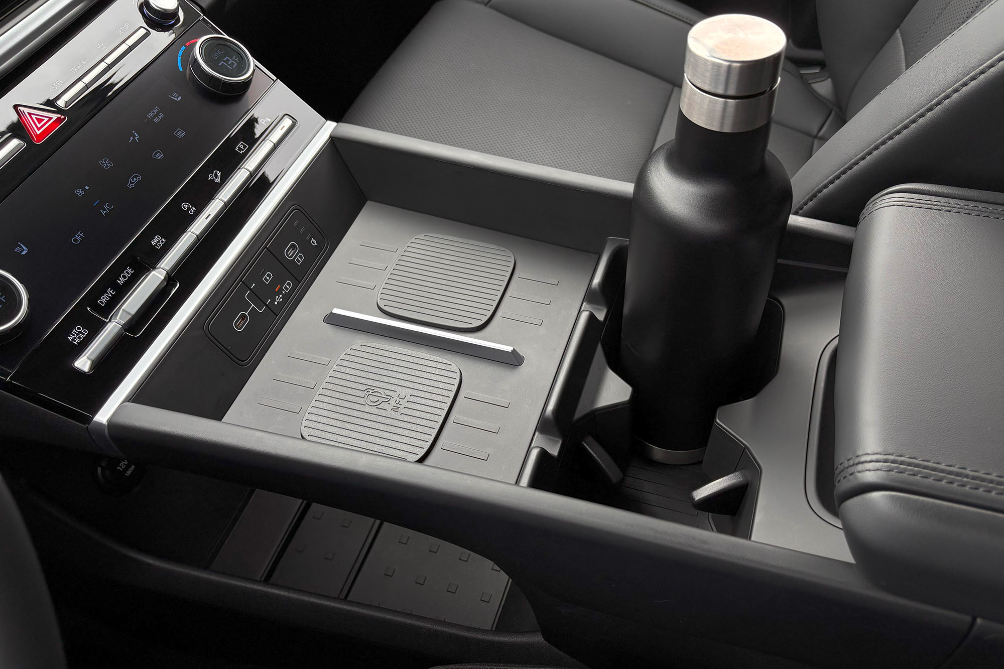 Center console of Hyundai Santa Fe Center console of Hyundai Santa Fe