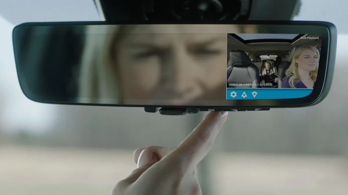 Digital Rearview Mirror with Built In Dashcam Digital Rearview Mirror with Built In Dashcam