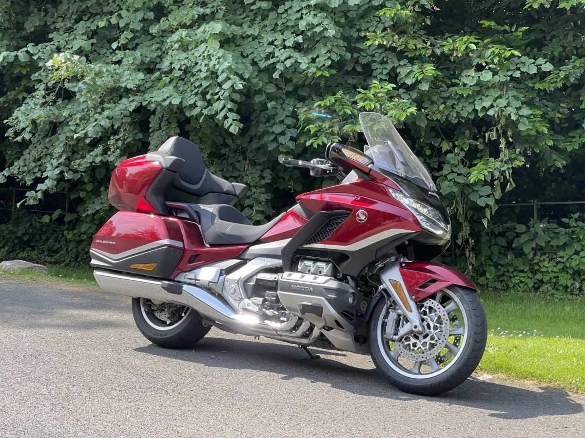 GL1800 Gold Wing Visordown Review (7) 0