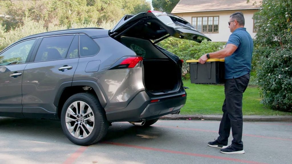 Hands Free Power Liftgate Activation