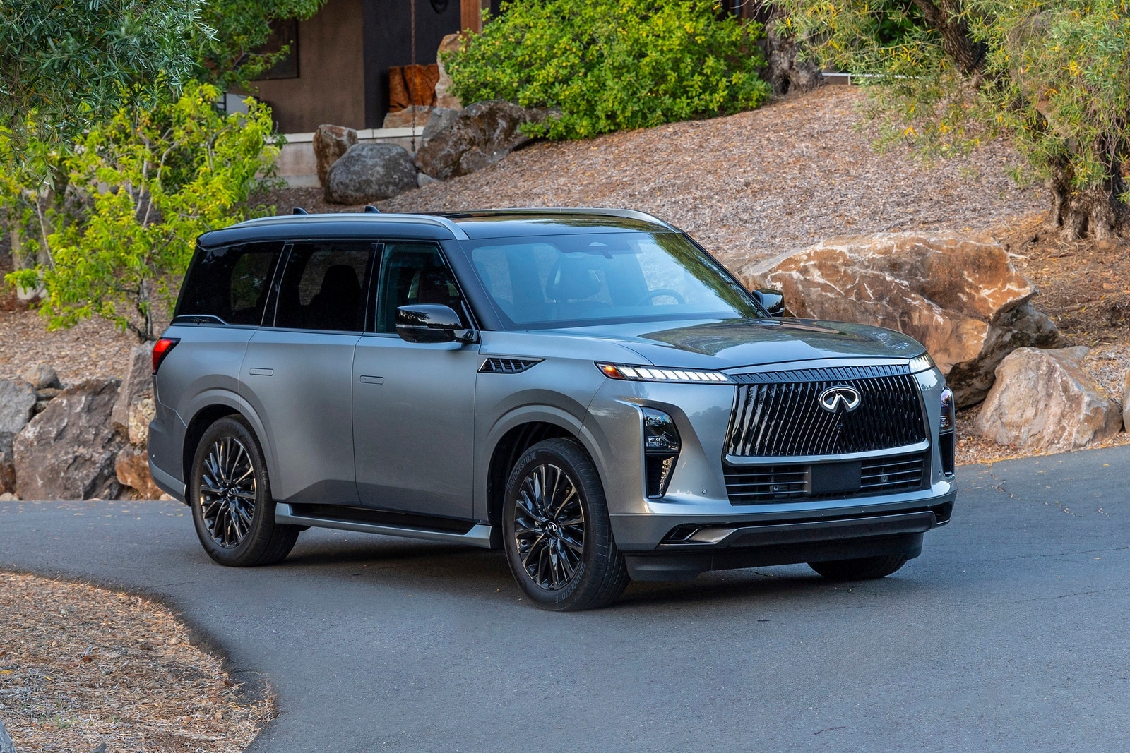 Infiniti QX80 Sensory AWD Infiniti QX80 Sensory AWD