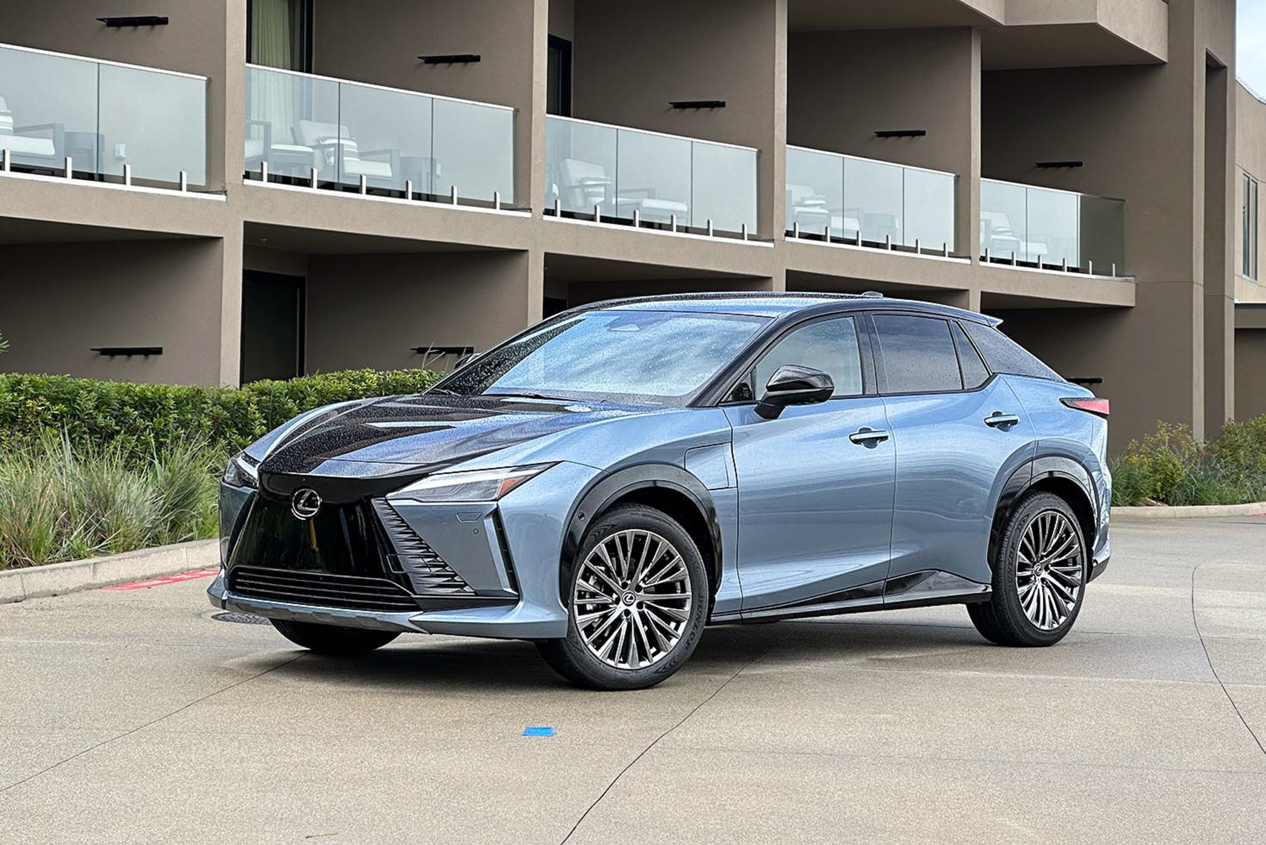 Lexus RZ 450e