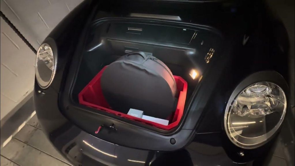 Porsche 911 (Spare Tire in the Front Trunk) Porsche 911 (Spare Tire in the Front Trunk)