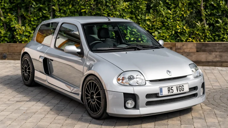 Renault Clio V6