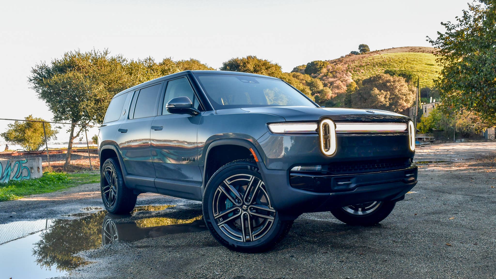Rivian R1S Quad Motor AWD Rivian R1S Quad Motor AWD