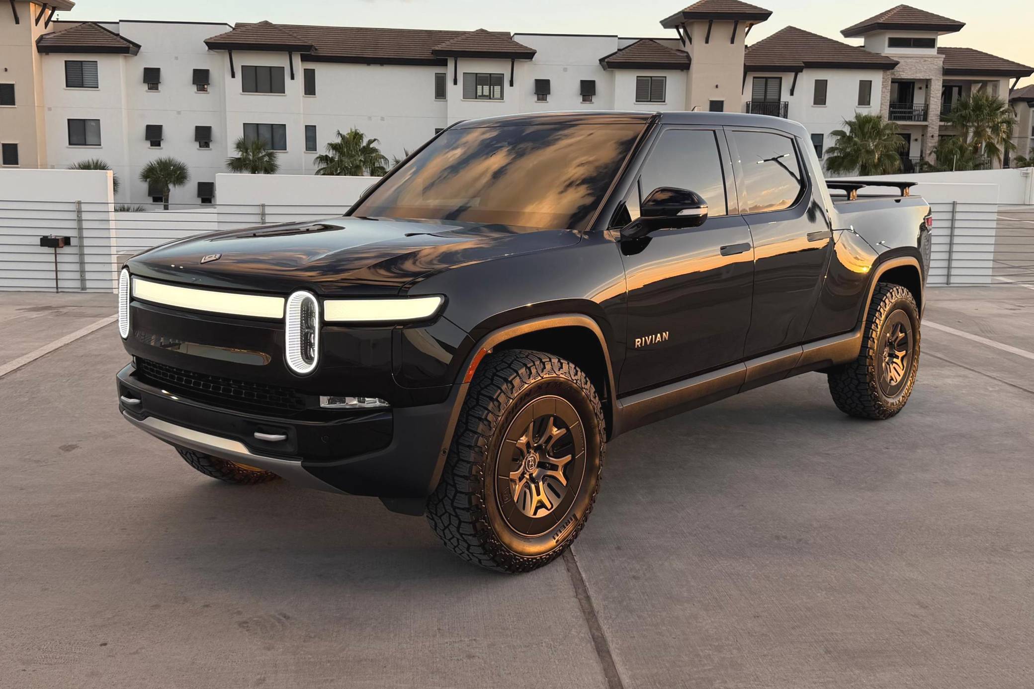 Rivian R1T Quad Motor AWD Rivian R1T Quad Motor AWD