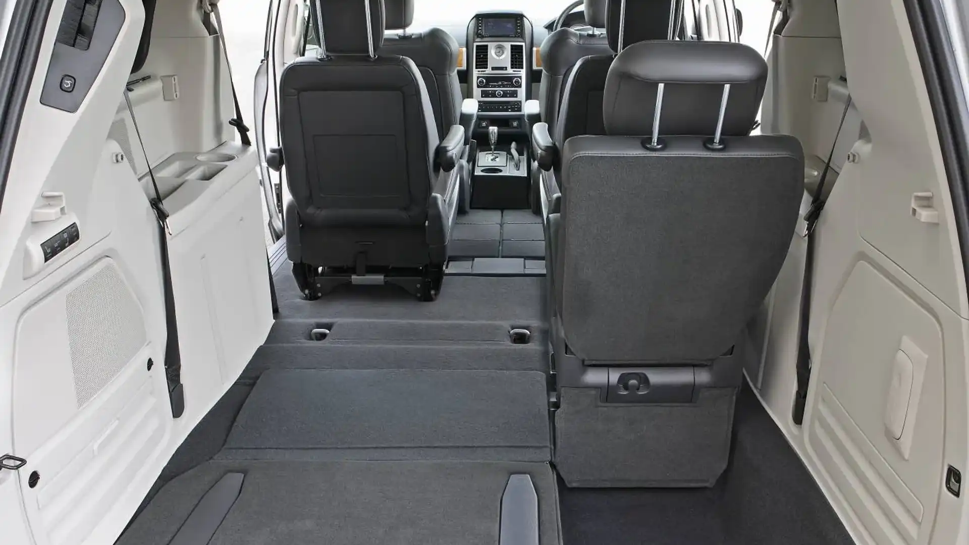 Seat Folding flexibility of Chrysler Voyager Seat Folding flexibility of Chrysler Voyager