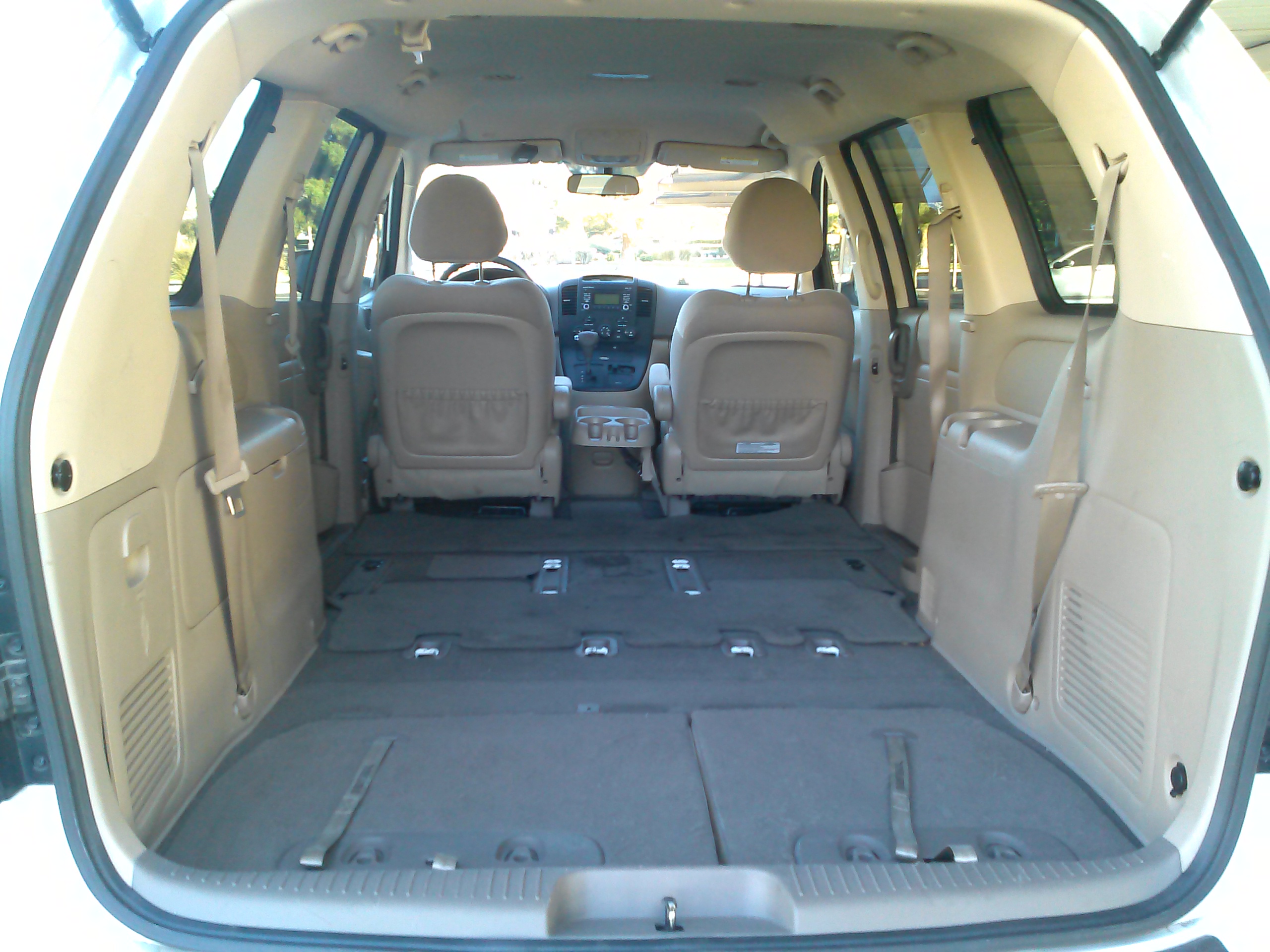 Seat Folding flexibility of Kia Sedona Seat Folding flexibility of Kia Sedona