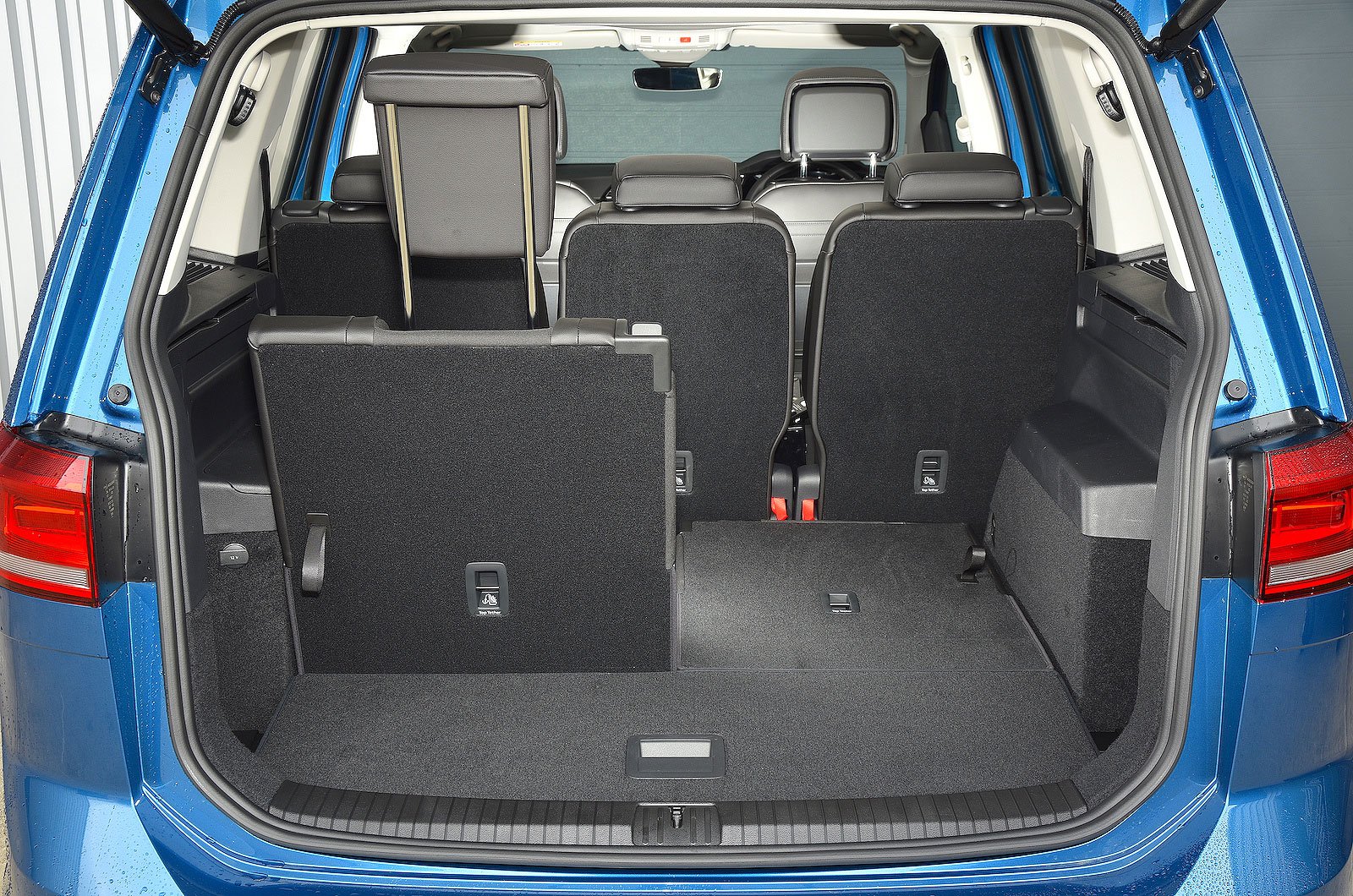 Seat Folding flexibility of Volkswagen Routan Seat Folding flexibility of Volkswagen Routan