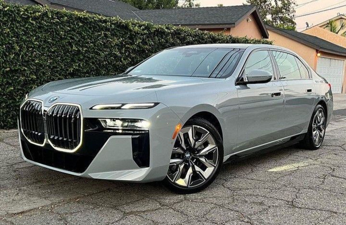  BMW i7 xDrive60 2023
