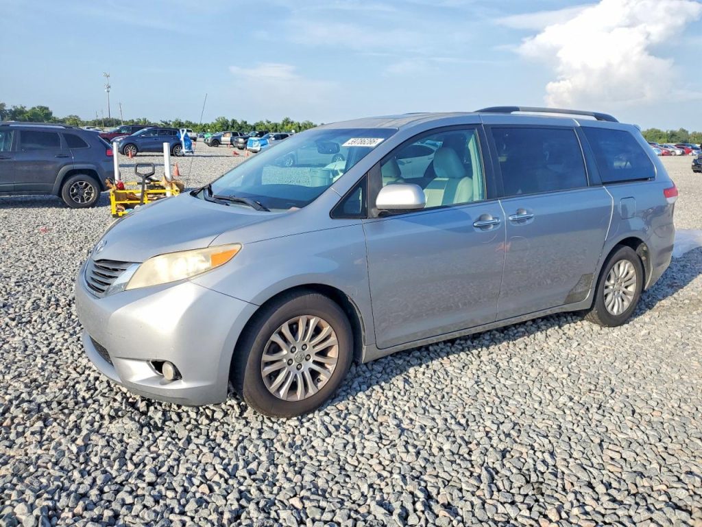 2012 Toyota Sienna 2012 Toyota Sienna