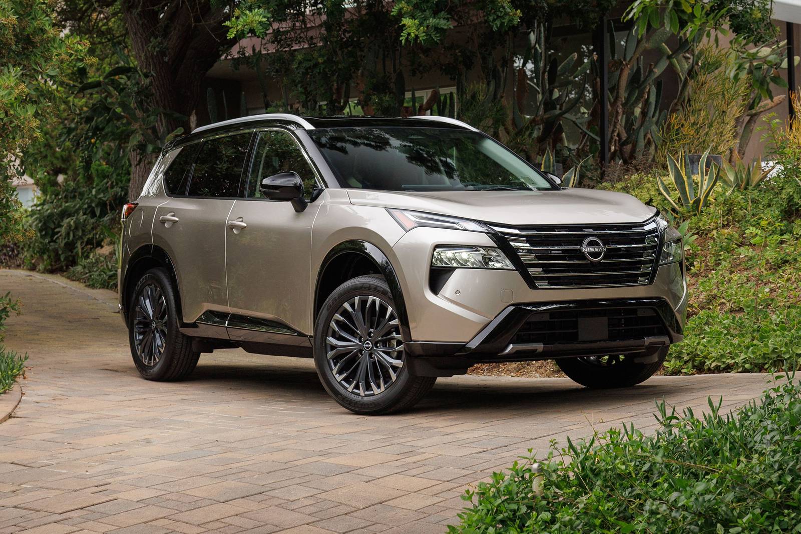 2024 Nissan Rogue SL Mid Tier Trim